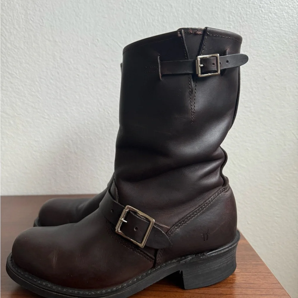 Frye Women’s Engineer Leather Moto Boot Size 8 - Picture 4 of 6